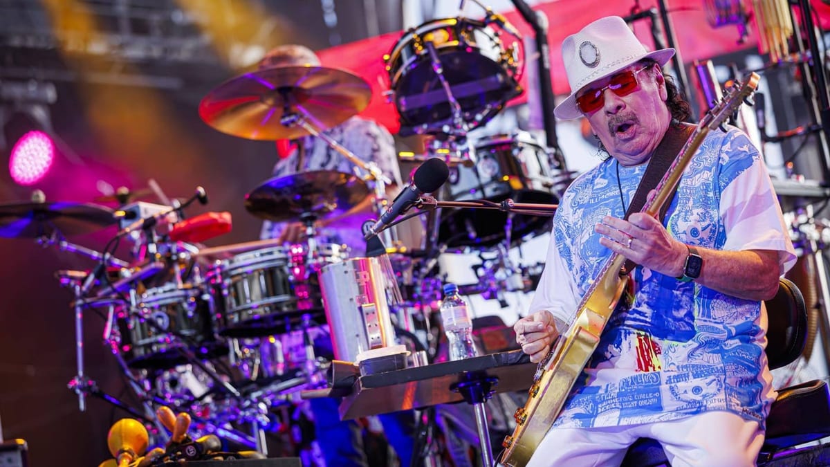 Carlos Santana sur la Scène du Lac du Montreux Jazz Festival, le 18 juillet 2025.