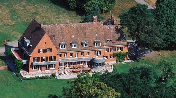 Le château Solveig, à Gland, construit dans les années 1930 : l’une des propriétés que Michael Jackson visita au bord du lac.