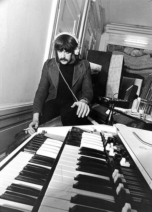 Jon Lord dans les couloirs du Grand Hôtel.