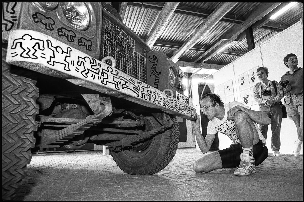 La voiture une fois couverte de ses figures. Photo Edouard Curchod.