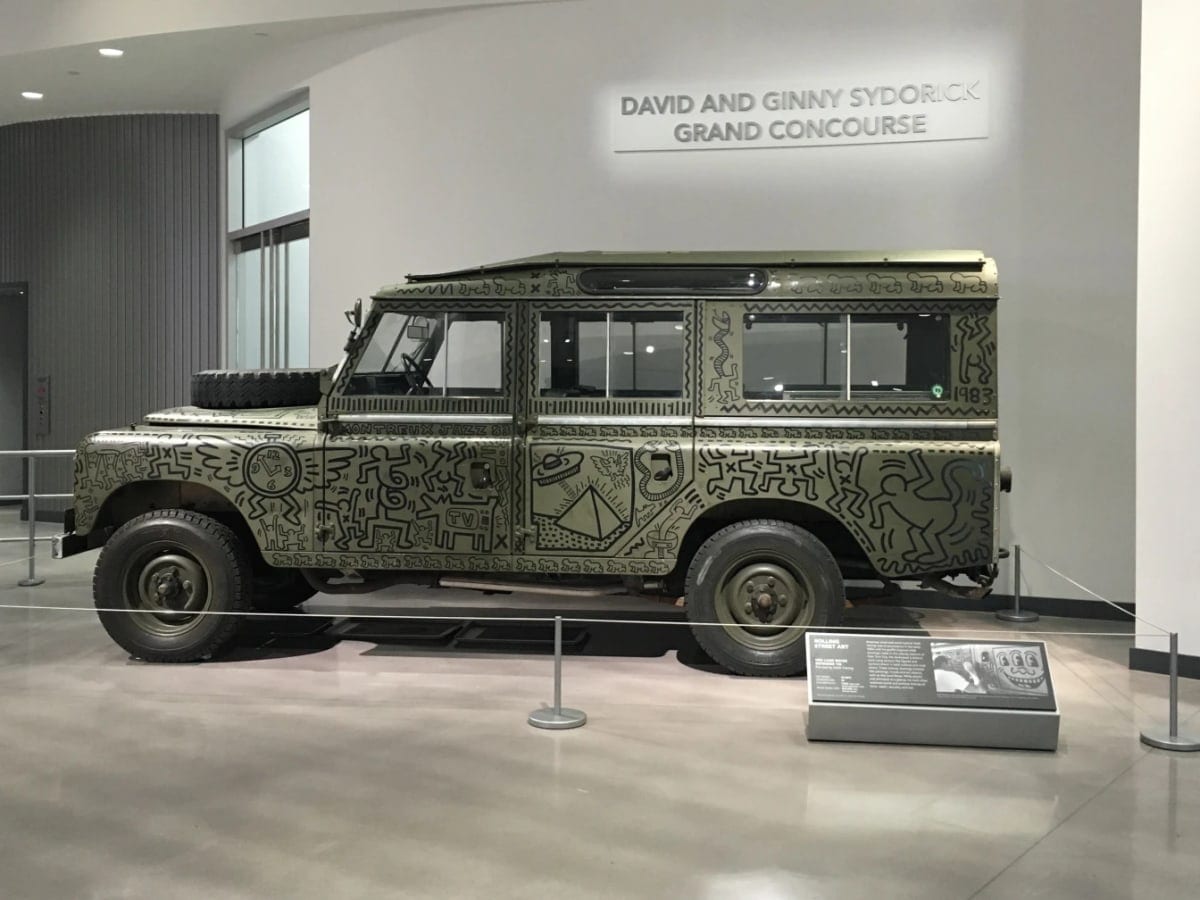 La Land Rover exposée au Petersen Automotive Museum, à Los Angeles. Photo Kevin Ferguson, KPCC.