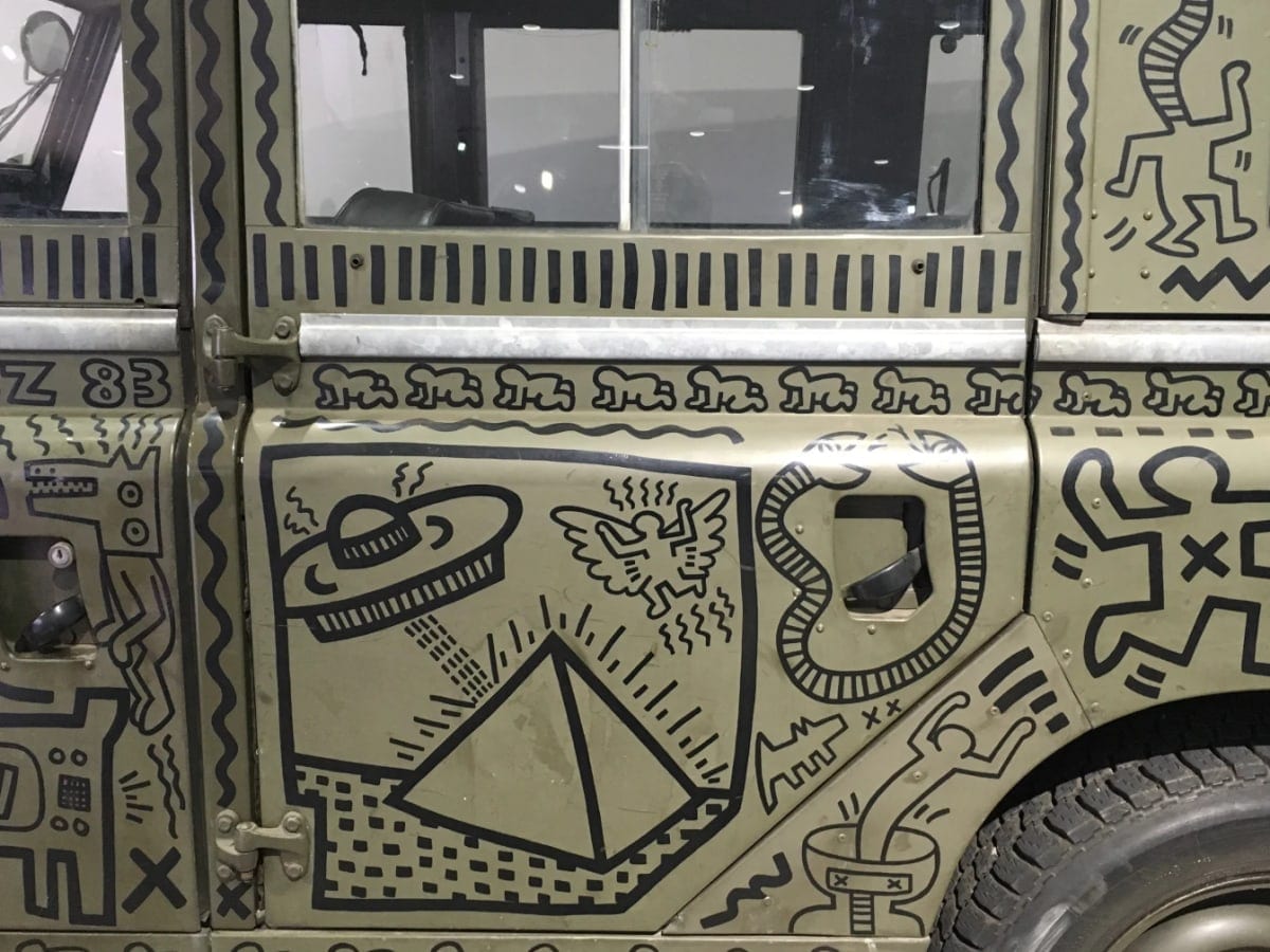 La Land Rover exposée au Petersen Automotive Museum, à Los Angeles. Photo Kevin Ferguson, KPCC.