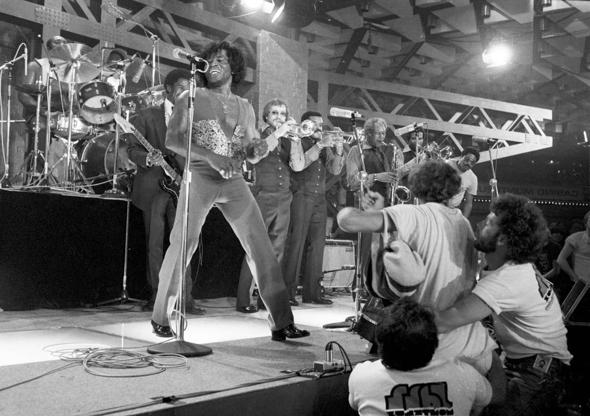 James Brown et son orchestre sur la scène du Casino de Montreux, en 1981.