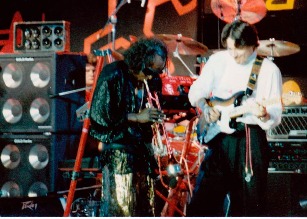 Miles Davis et le guitariste Robben Ford au Montreux Jazz Festival (1986).