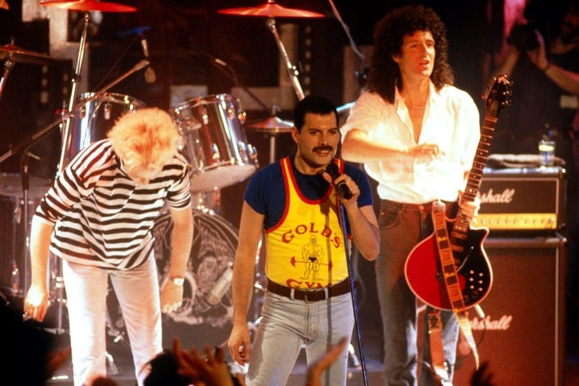Roger Taylor, Freddie Mercury et Brian May pendant la prestation.