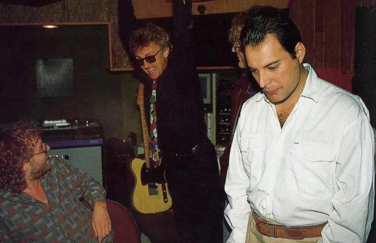 Roger Taylor, David Richards et Freddie Mercury au Mountain Studios, en 1988.