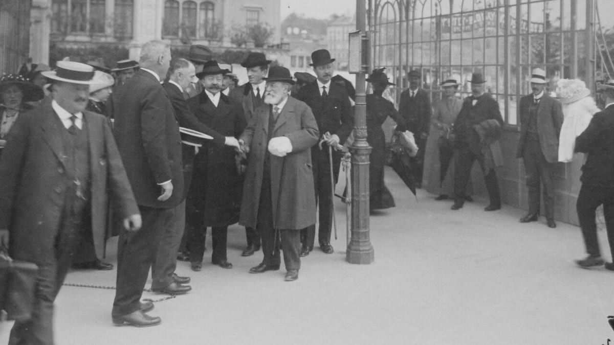 Le départ de Camille Saint-Saëns sur le quai d’embarquement de Vevey, le 21 mai 1913.