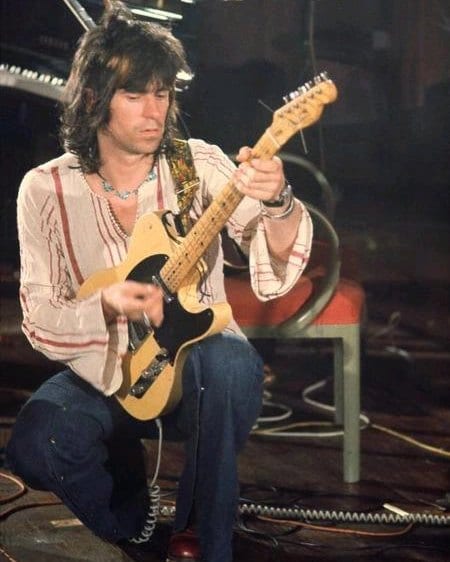 Keith Richards et sa Fender Telecaster « Micawber », aux répétitions d’« Exile on Main St. », à Montreux, en 1972.