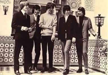 Les Rolling Stones à l’emplacement de l’actuel Palais Oriental, en avril 1964.