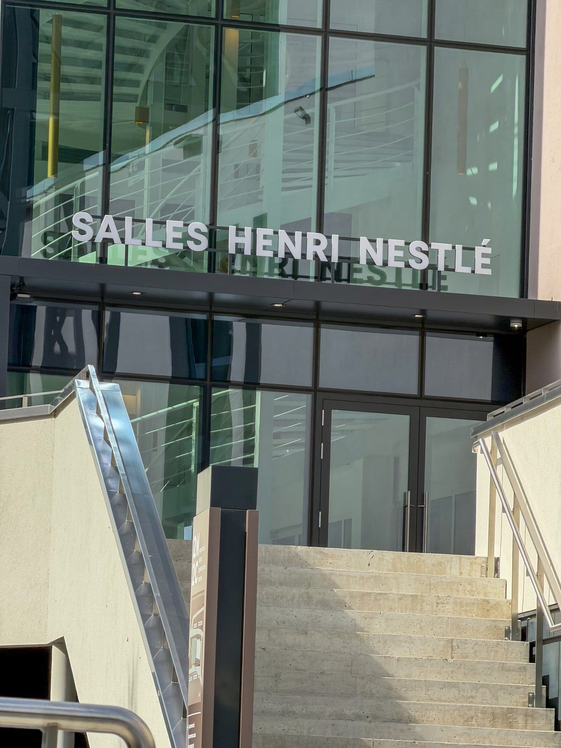 L’accès aux Salles Henri Nestlé.
