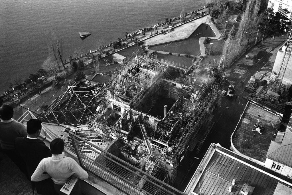 Le Casino de Montreux en feu, le 4 décembre 1971.