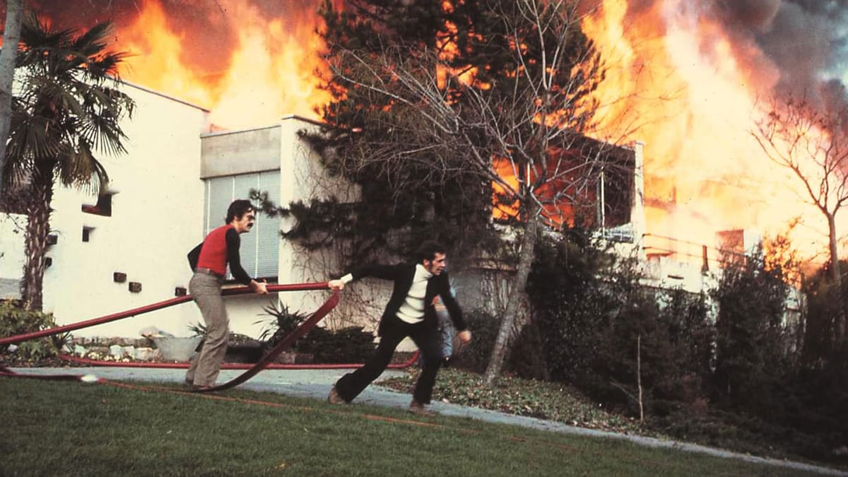 Claude Nobs et Jean-Paul Marquis pendant l’incendie du Casino, le 4 décembre 1971.