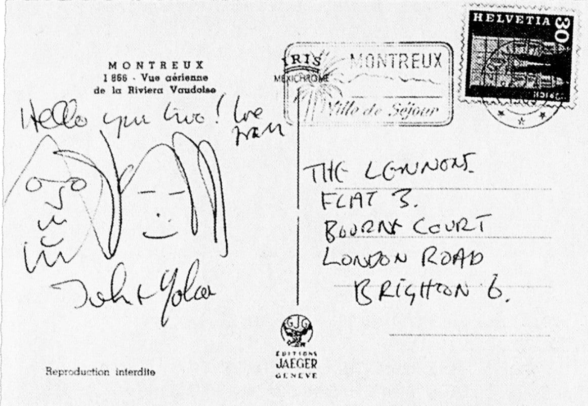 La carte postale de Montreux, envoyée par John à son père Freddie et à Pauline à Brighton (« Hello you two! love John »), ornée d’un petit autoportrait.