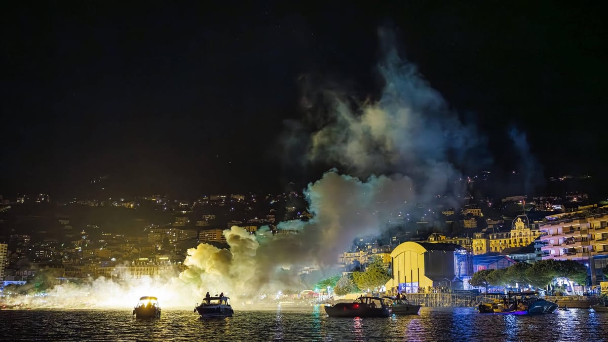 Montreux, le 8 juillet 2024 vers 22 h : tandis que Deep Purple joue « Smoke on the Water », le Léman s’embrase derrière la scène du Lac.