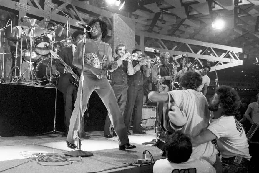 James Brown au Montreux Jazz Festival en 1981 : le premier concert que le photographe Philippe Dutoit y a immortalisé.