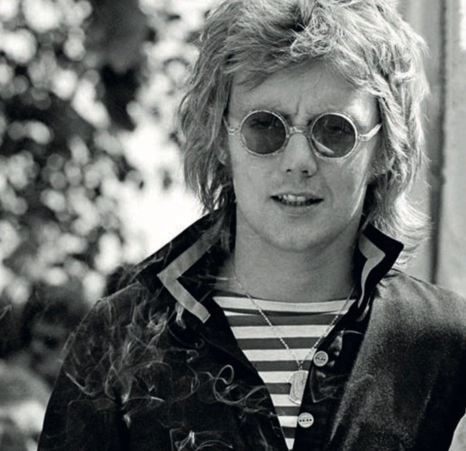 Roger Taylor dans les jardins de l’hôtel Eden au Lac (1978).