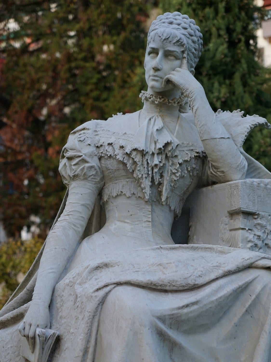 La statue de l’impératrice Elisabeth (Sissi), par Antonio Chiattone (1902).